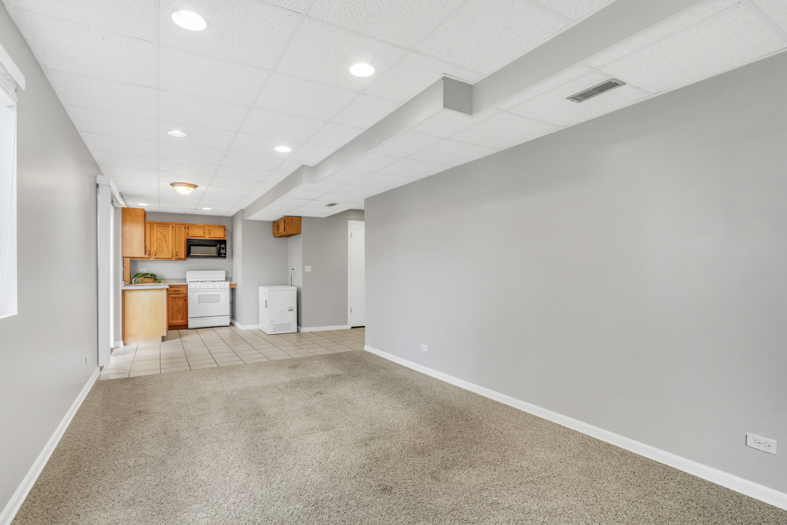 2181 Stonehedge Court, Round Lake Beach, IL 60073