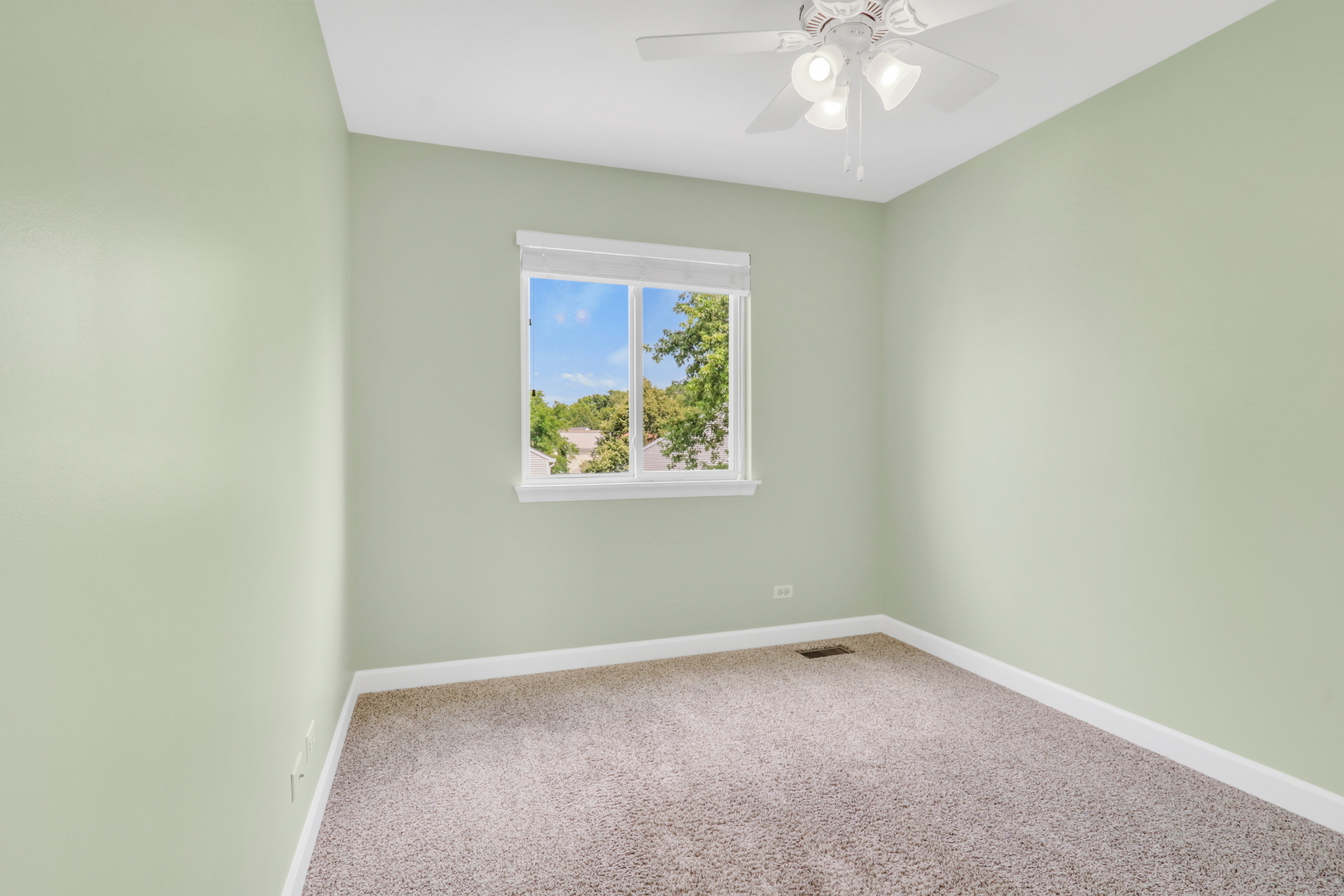 2181 Stonehedge Court, Round Lake Beach, IL 60073