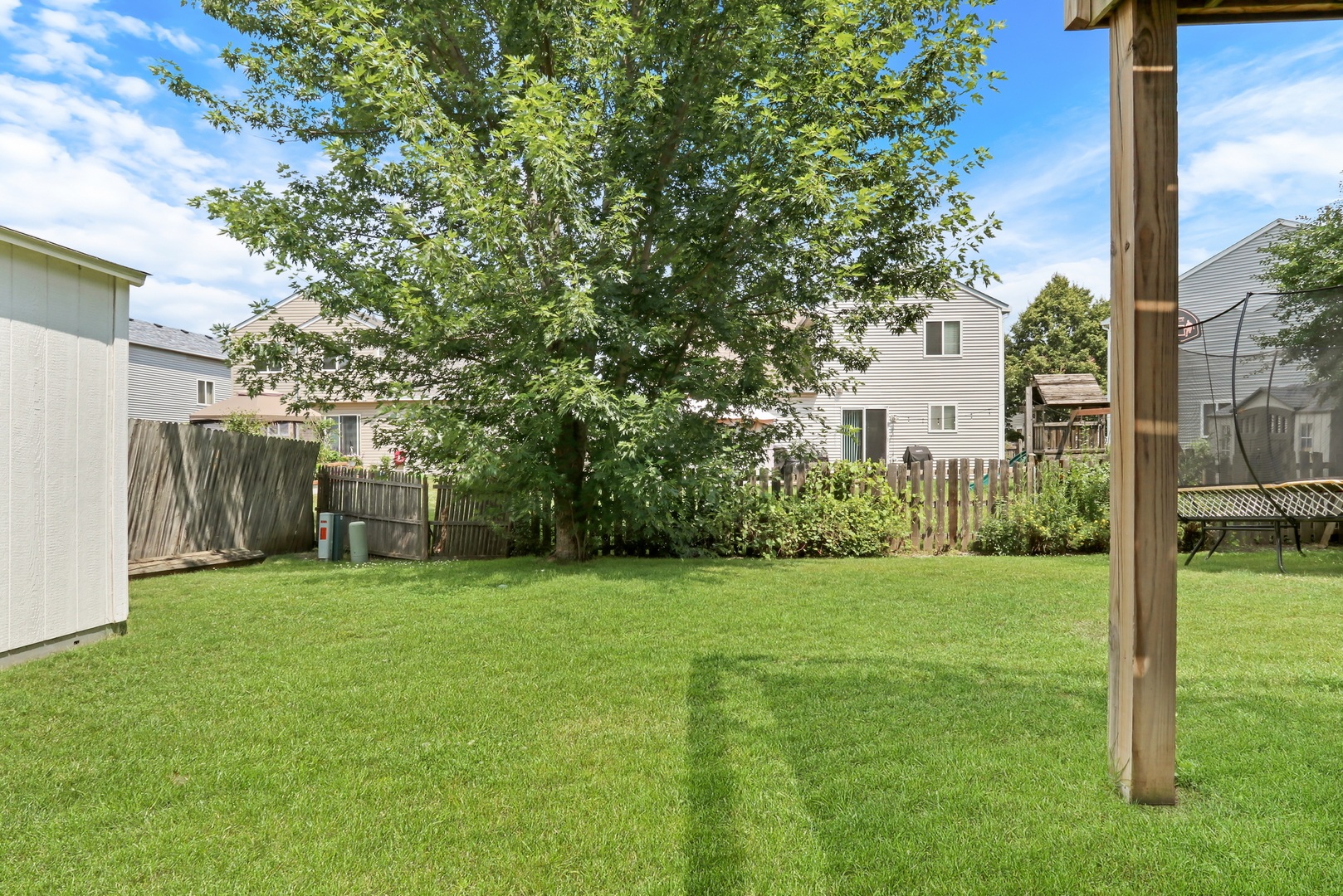 2181 Stonehedge Court, Round Lake Beach, IL 60073