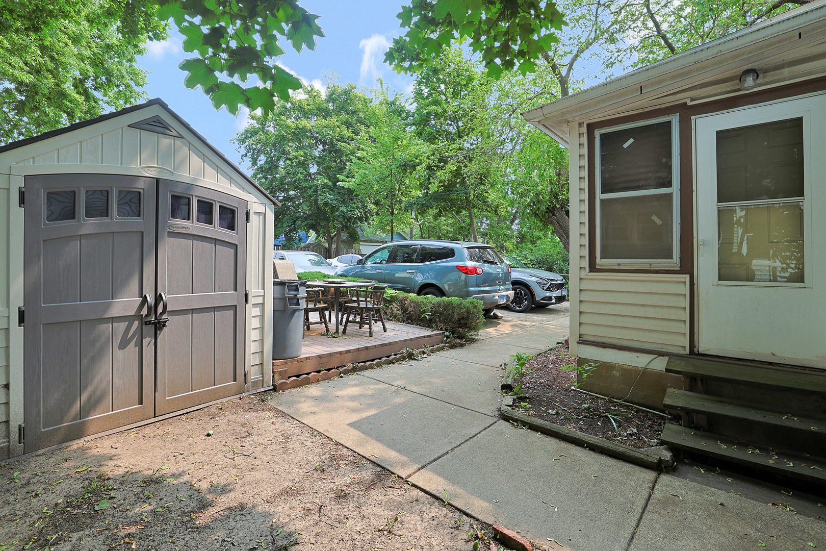 392 PLUM Court, Elgin, IL 60120