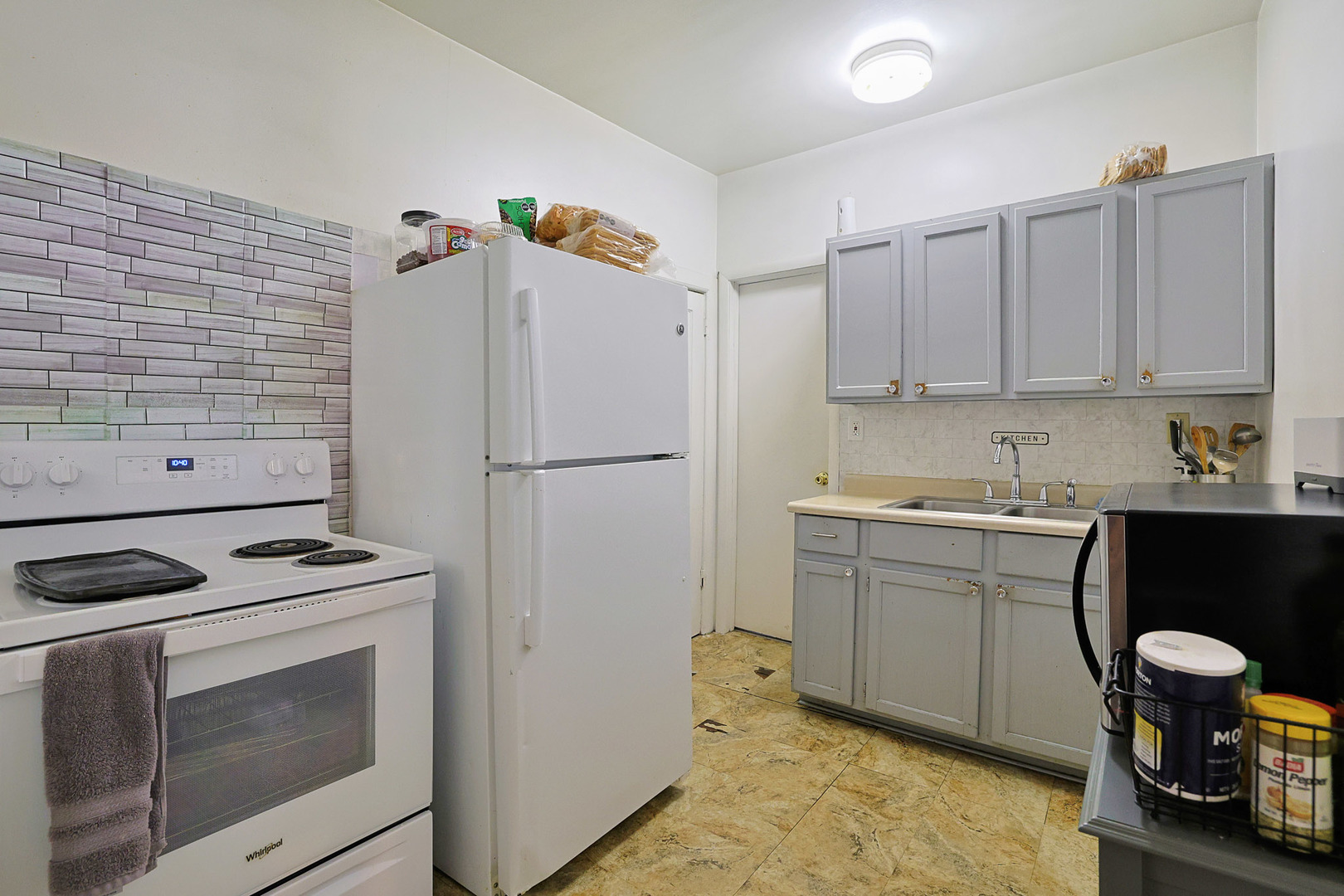 392 PLUM Court, Elgin, IL 60120