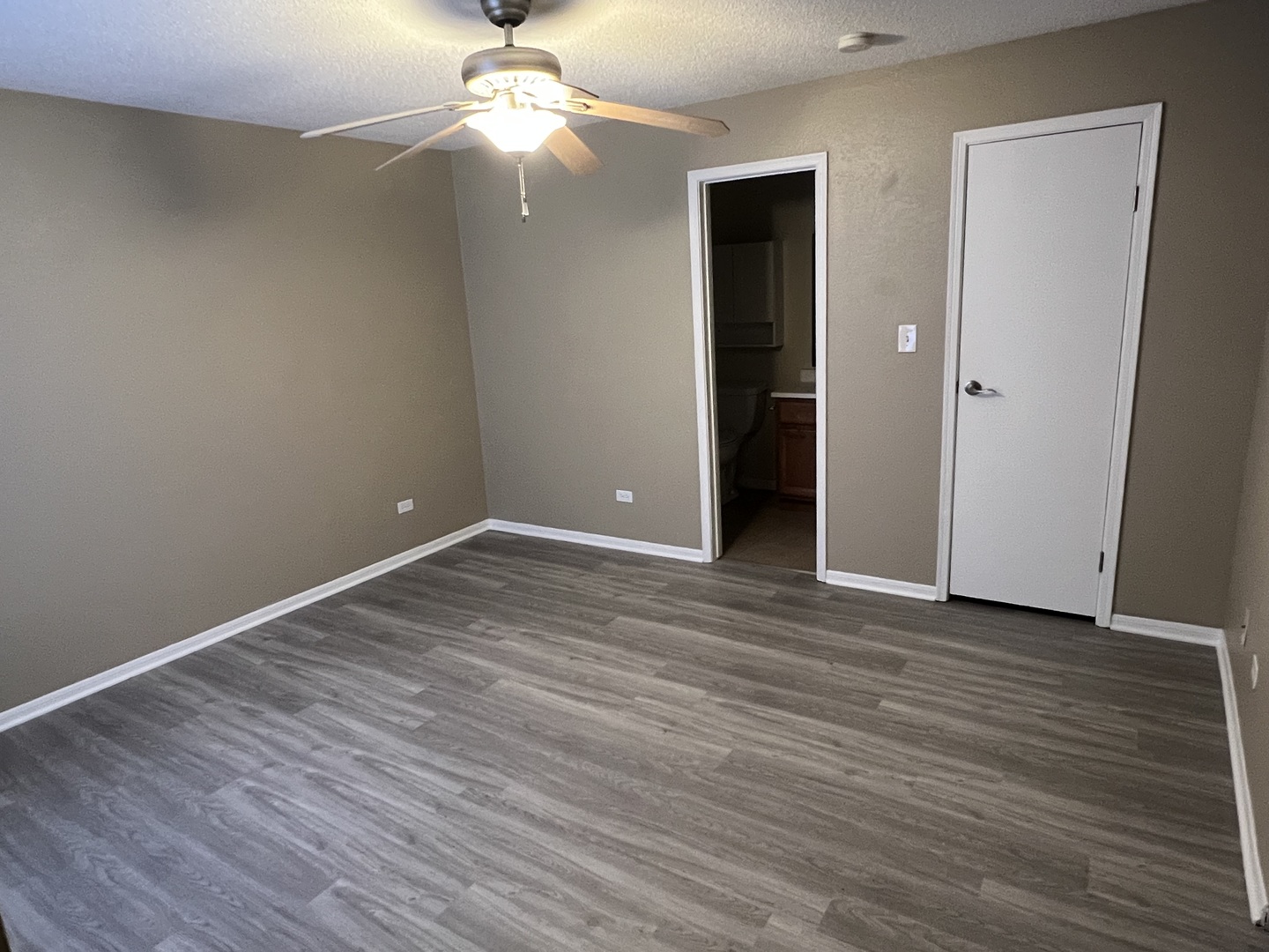 2048 N Rand Road #101, Palatine, IL 60074