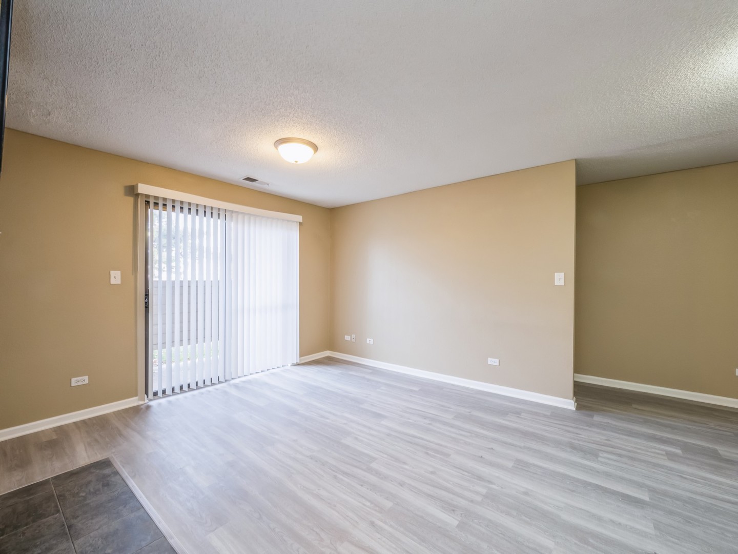 2048 N Rand Road #101, Palatine, IL 60074