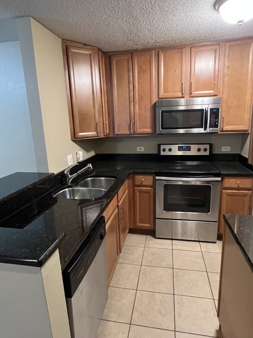 2048 N Rand Road #101, Palatine, IL 60074