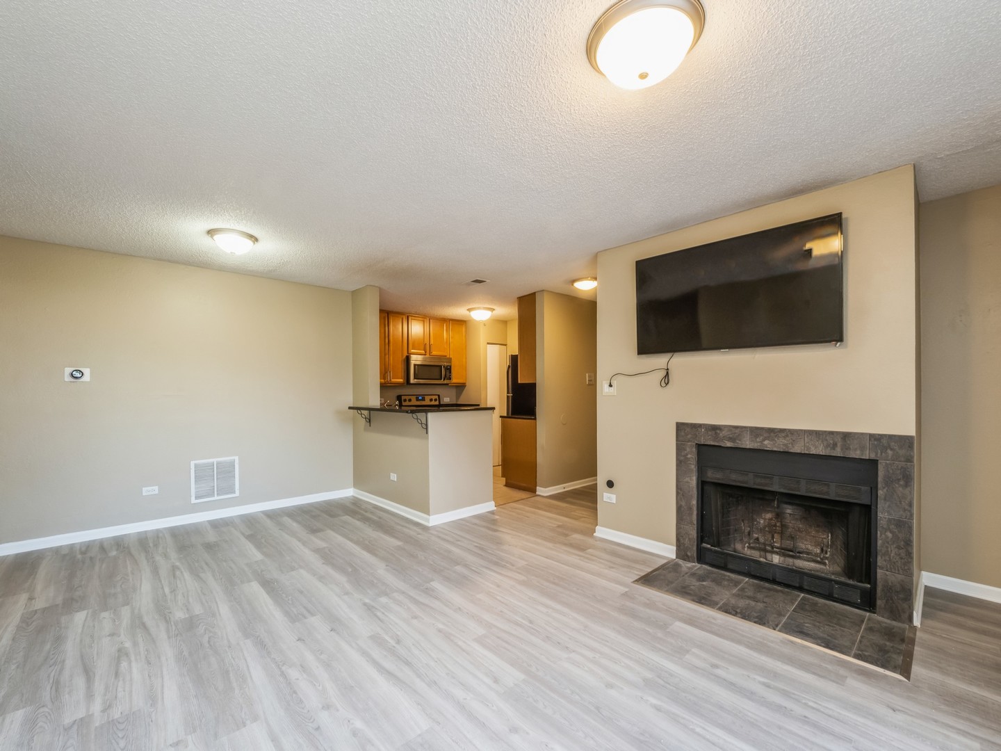 2048 N Rand Road #101, Palatine, IL 60074