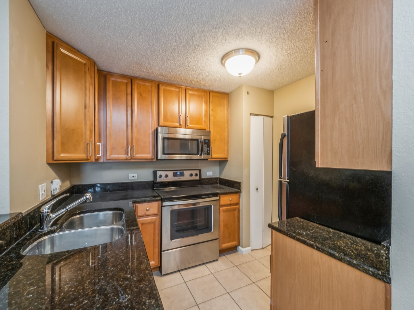 2048 N Rand Road #101, Palatine, IL 60074