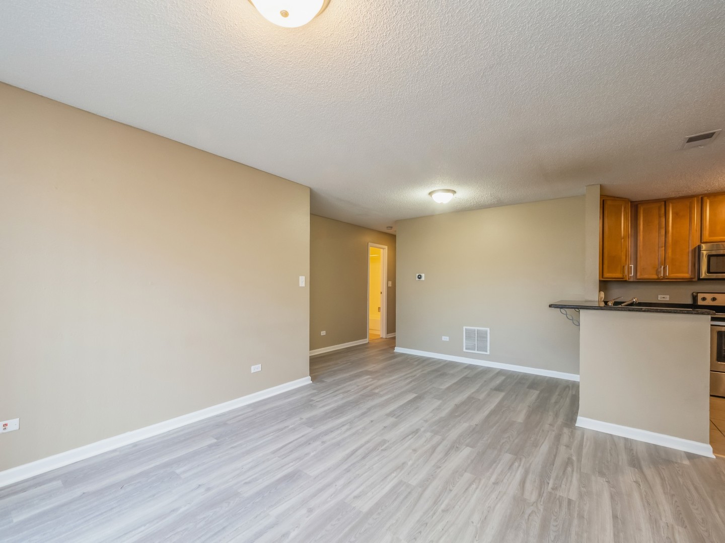 2048 N Rand Road #101, Palatine, IL 60074