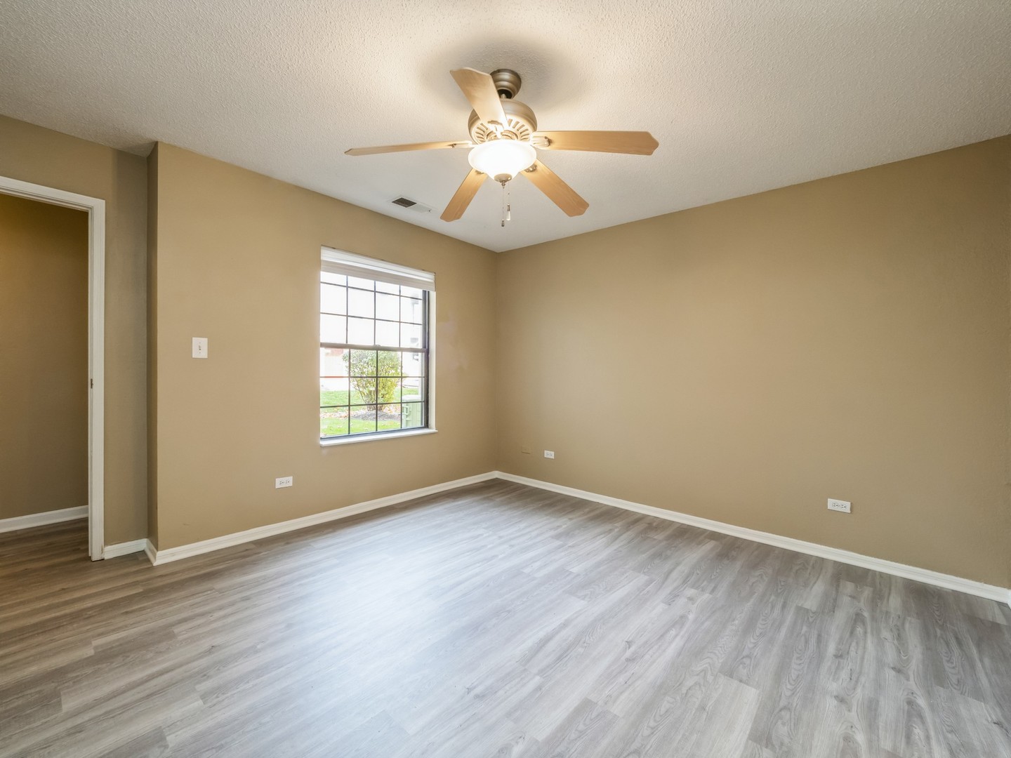 2048 N Rand Road #101, Palatine, IL 60074