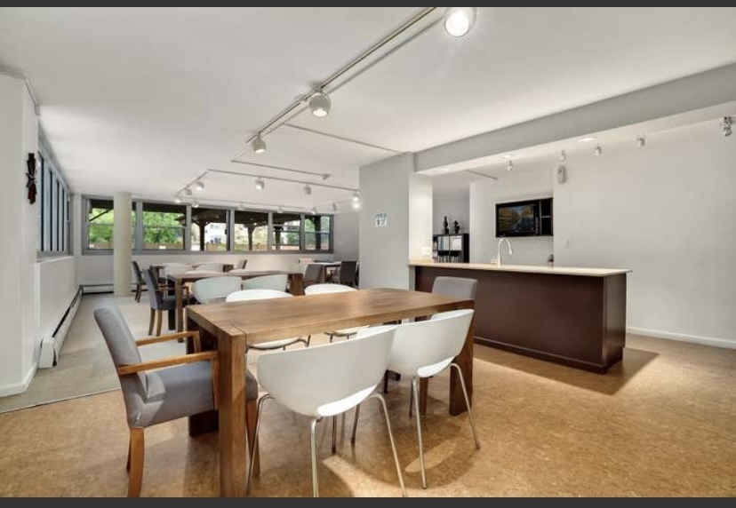 555 W Cornelia Avenue #501, Chicago, IL 60657