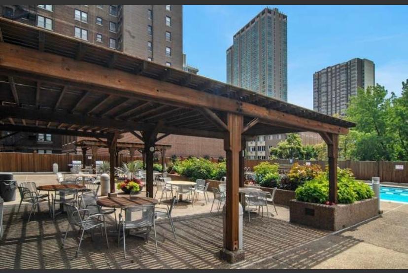 555 W Cornelia Avenue #501, Chicago, IL 60657