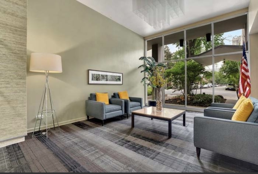 555 W Cornelia Avenue #501, Chicago, IL 60657