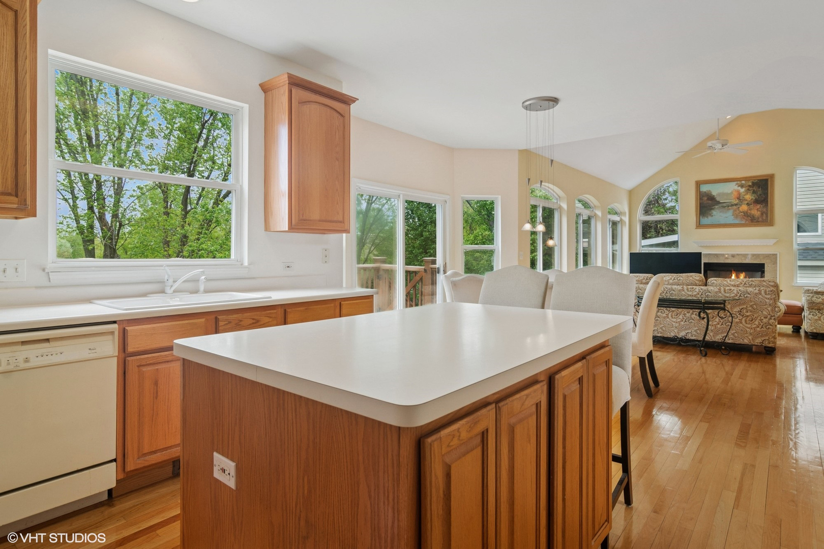 1048 N Palos Avenue, Palatine, IL 60067