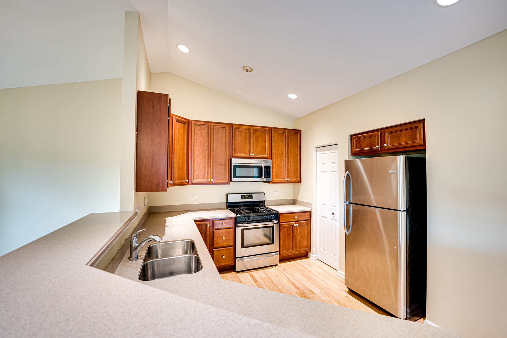 3147 Saganashkee Lane, Naperville, IL 60564