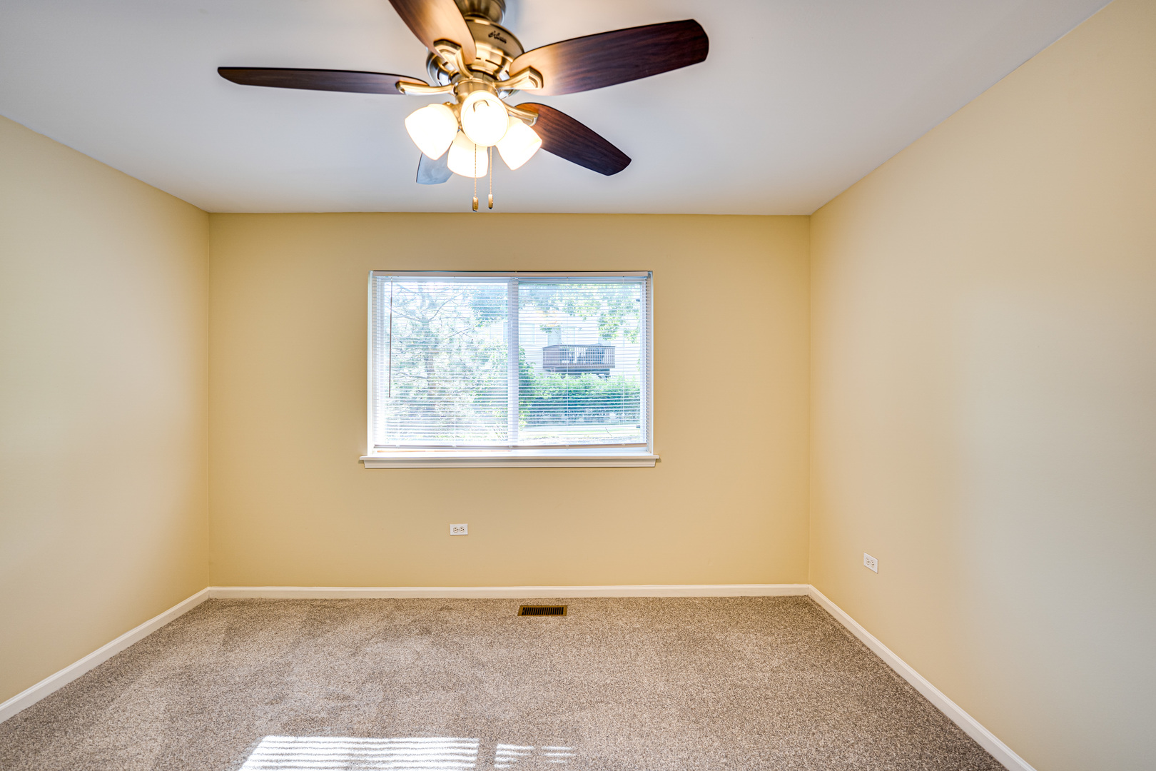 3147 Saganashkee Lane, Naperville, IL 60564