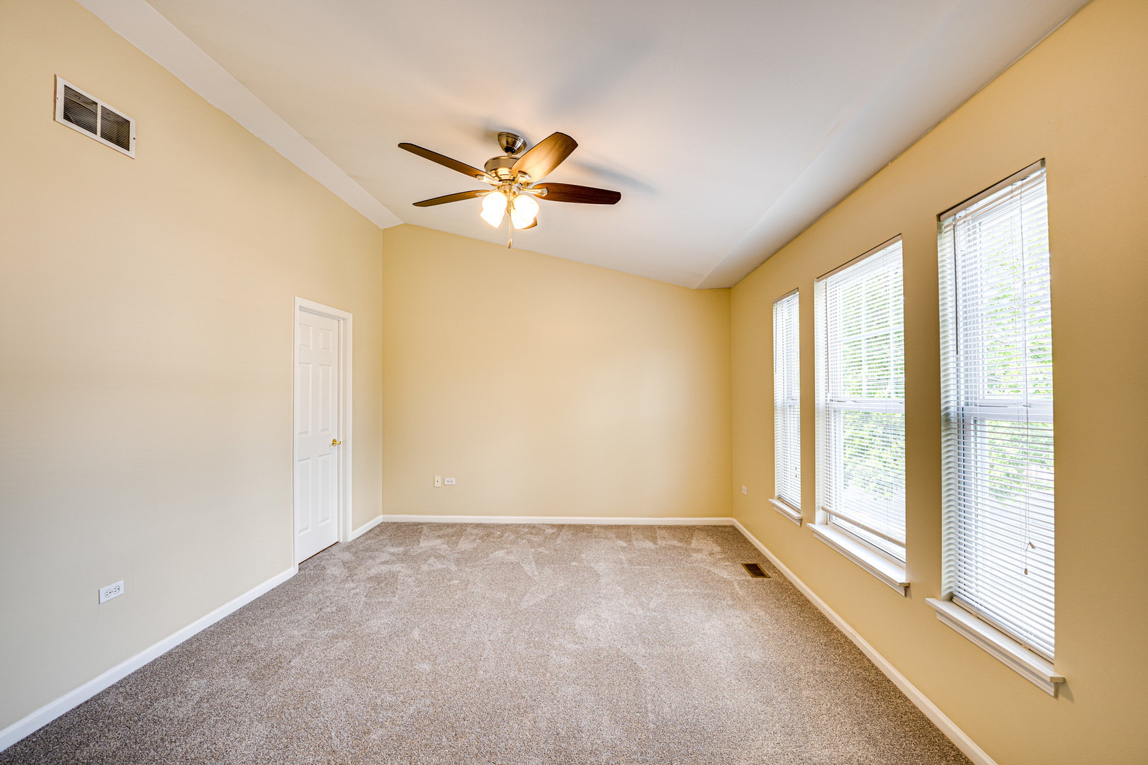 3147 Saganashkee Lane, Naperville, IL 60564