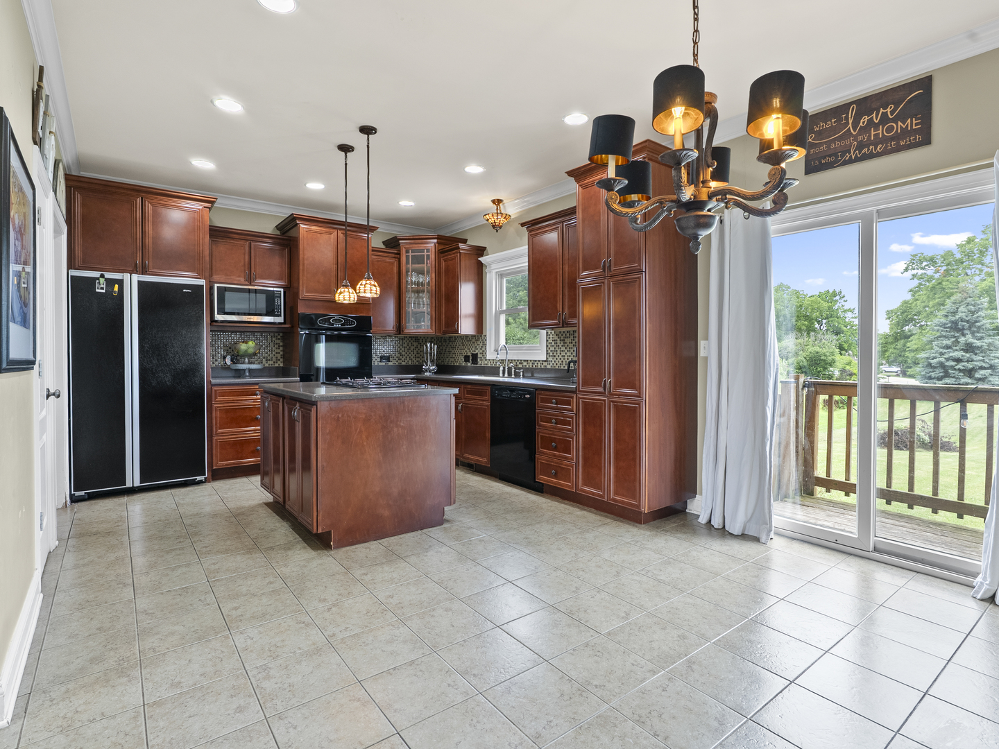 511 E Rennesoy Drive, Newark, IL 60541