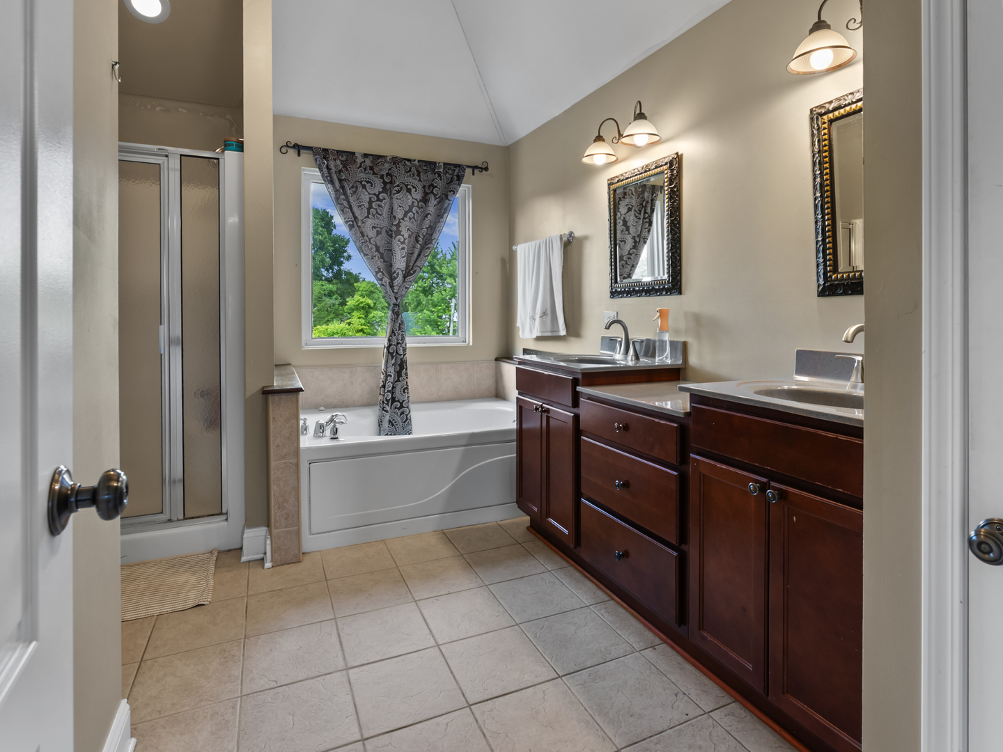 511 E Rennesoy Drive, Newark, IL 60541