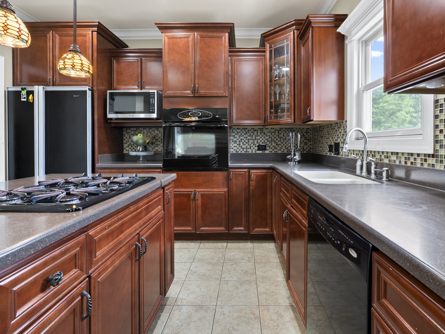 511 E Rennesoy Drive, Newark, IL 60541