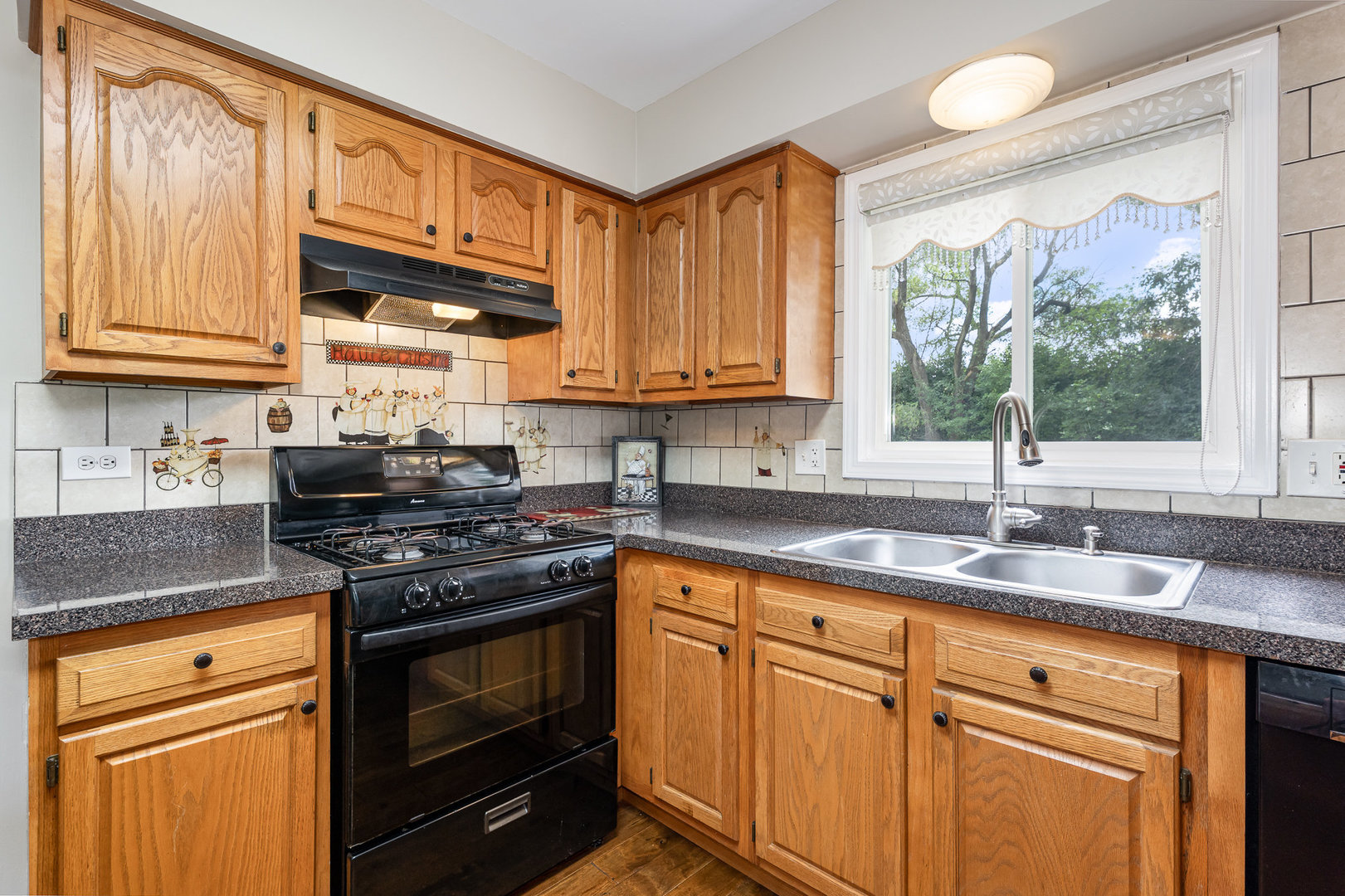 651 Iroquois Trail, Carol Stream, IL 60188
