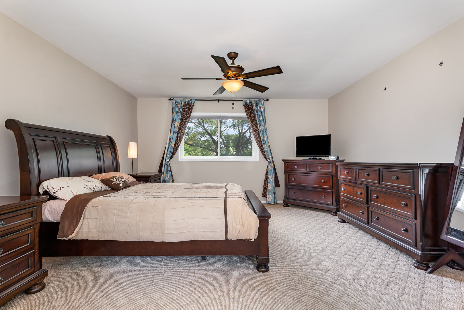 651 Iroquois Trail, Carol Stream, IL 60188