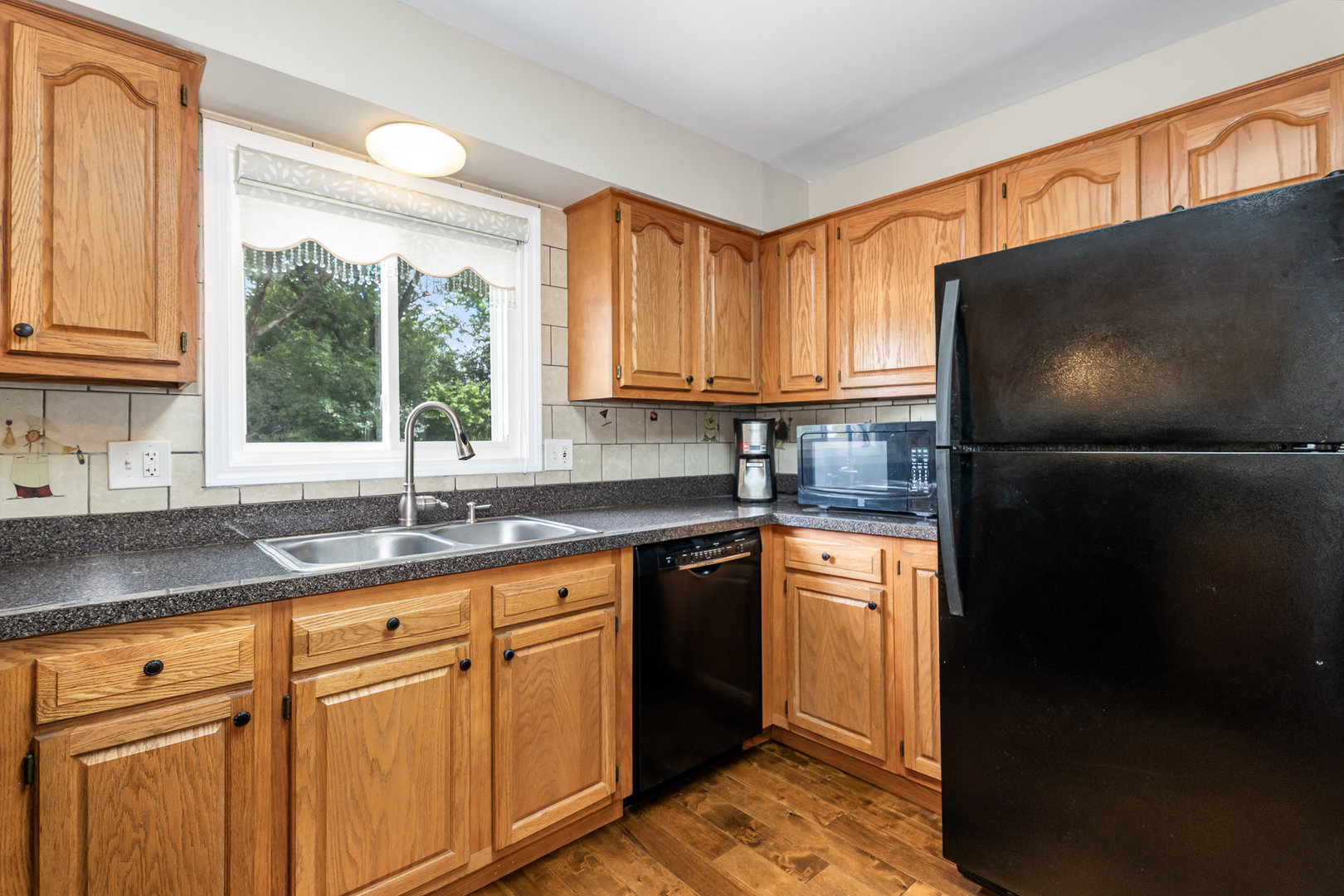 651 Iroquois Trail, Carol Stream, IL 60188