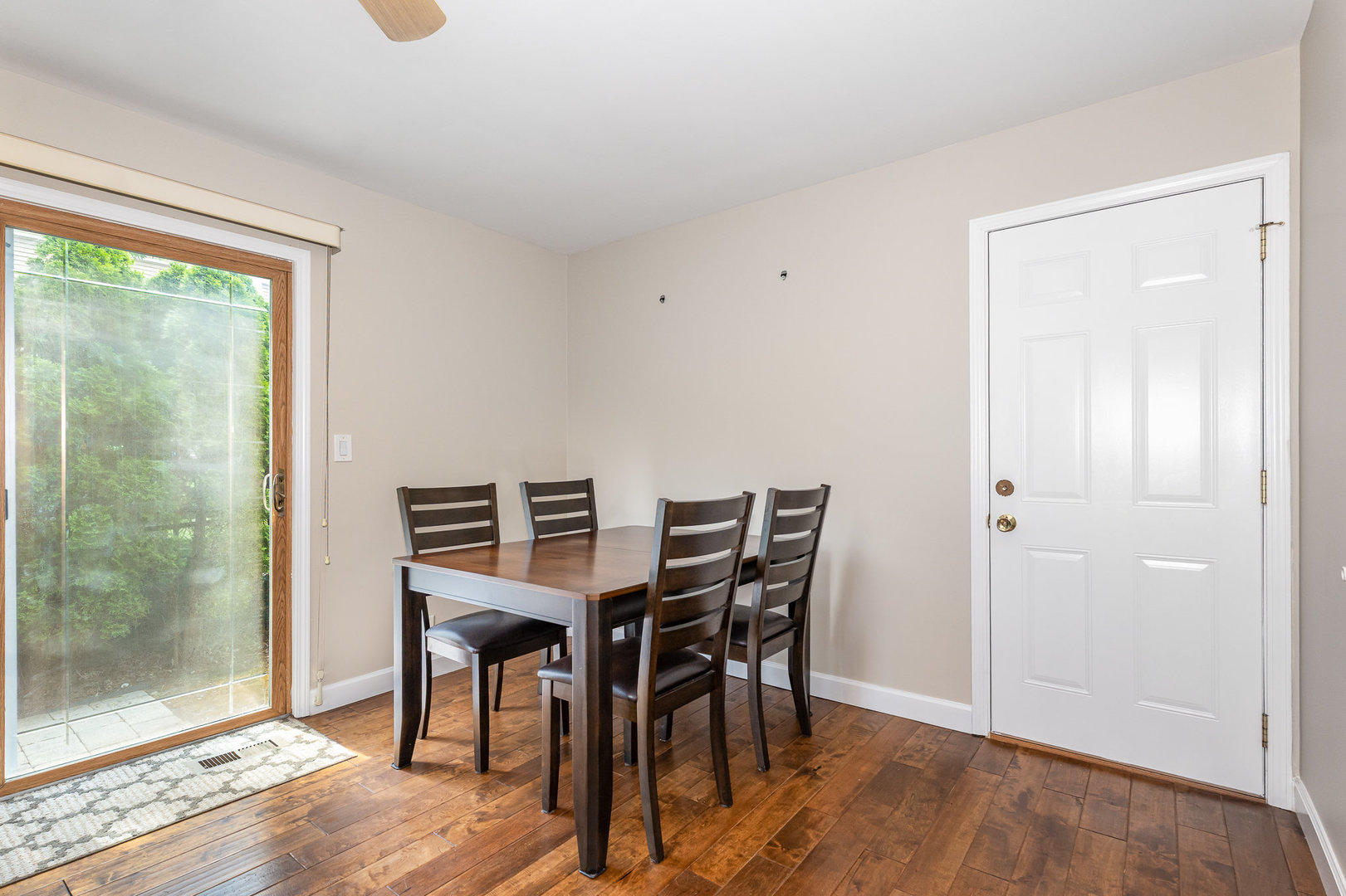 651 Iroquois Trail, Carol Stream, IL 60188