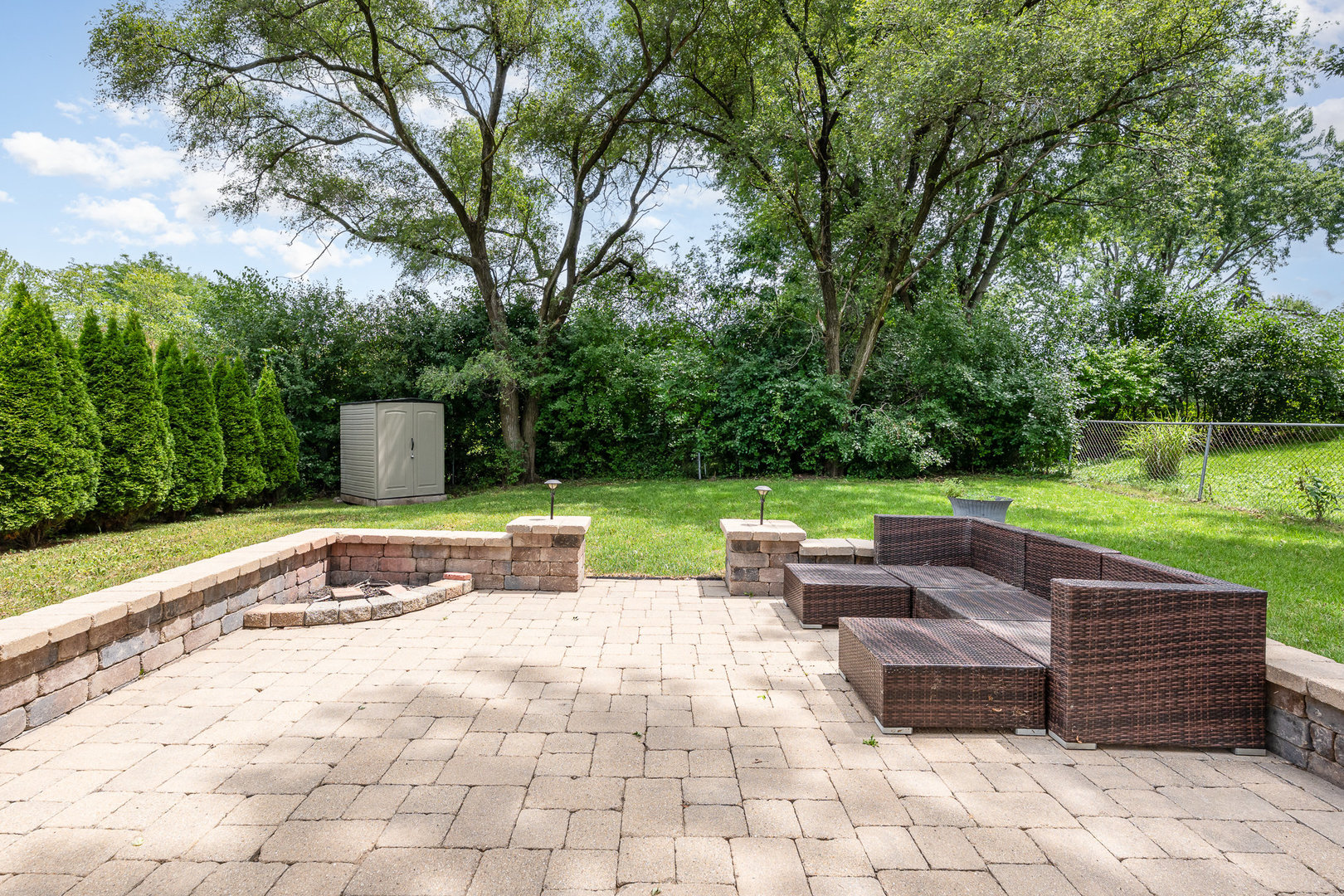 651 Iroquois Trail, Carol Stream, IL 60188