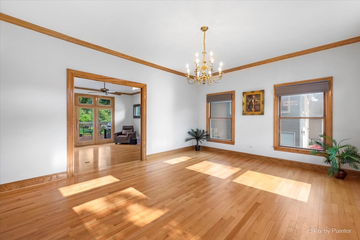 253 N Kenilworth Avenue, Glen Ellyn, IL 60137