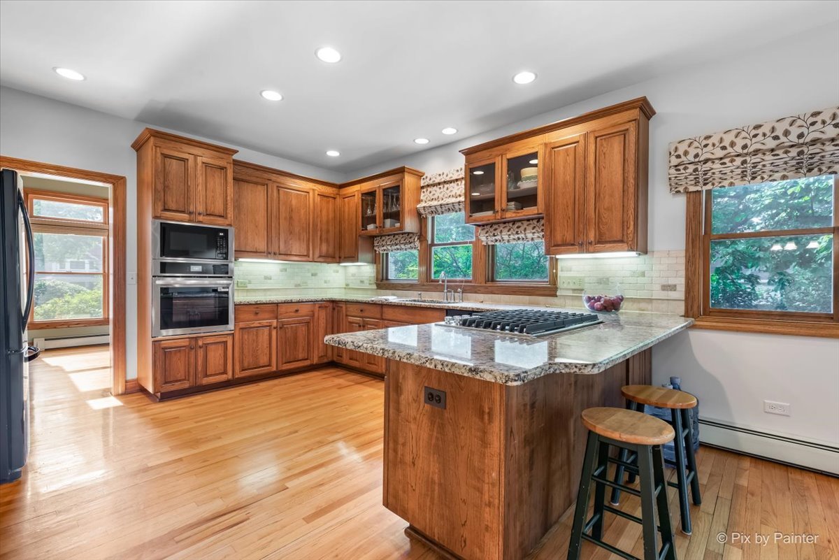 253 N Kenilworth Avenue, Glen Ellyn, IL 60137
