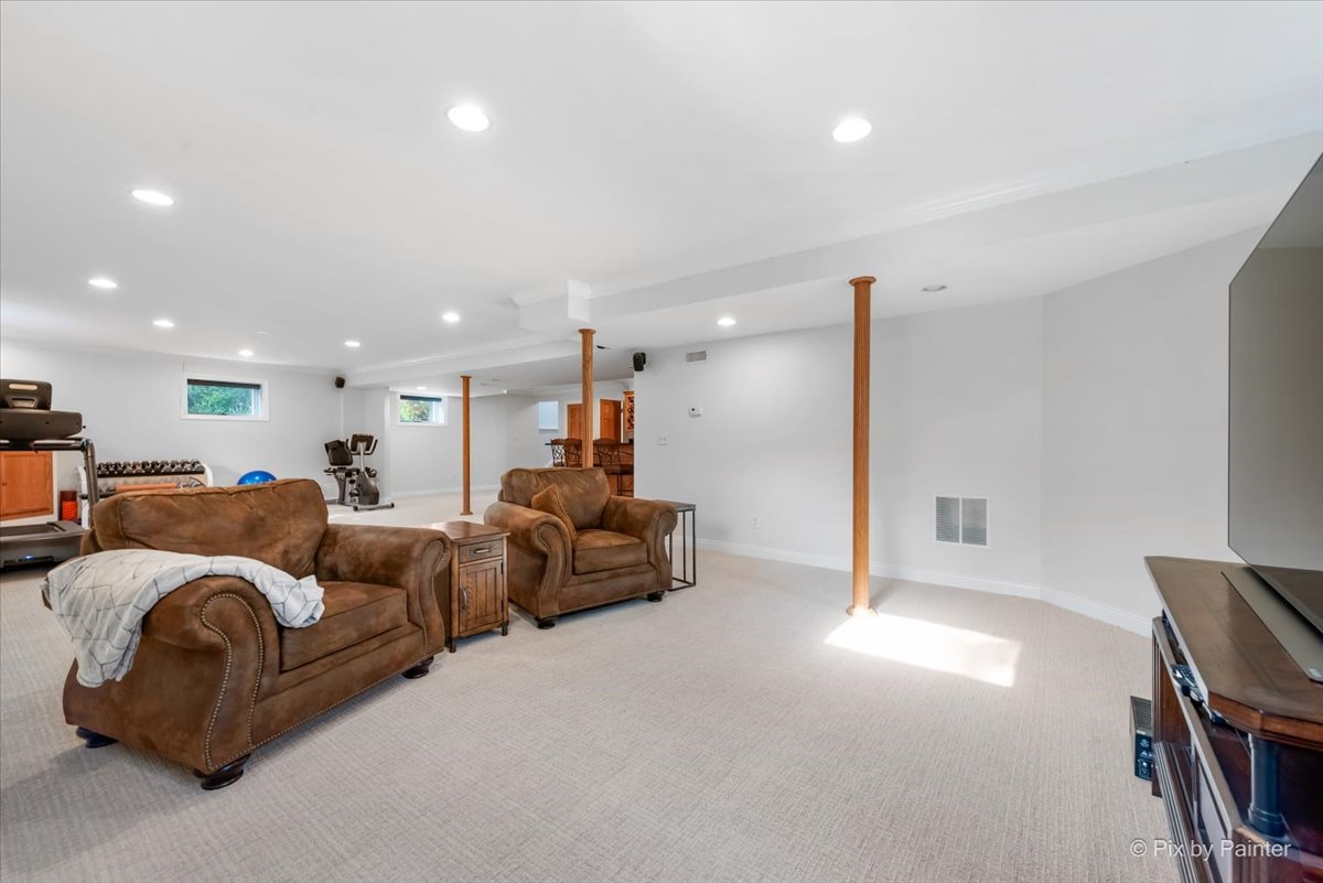 253 N Kenilworth Avenue, Glen Ellyn, IL 60137