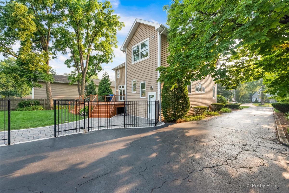 253 N Kenilworth Avenue, Glen Ellyn, IL 60137