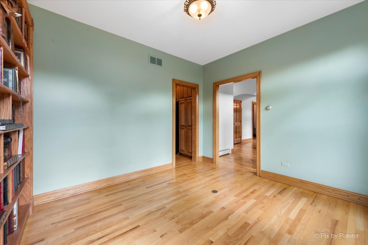 253 N Kenilworth Avenue, Glen Ellyn, IL 60137