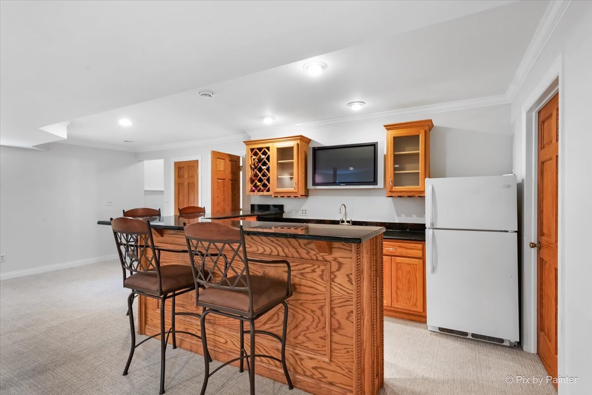 253 N Kenilworth Avenue, Glen Ellyn, IL 60137