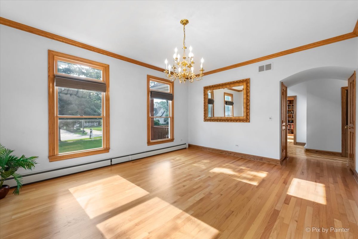 253 N Kenilworth Avenue, Glen Ellyn, IL 60137