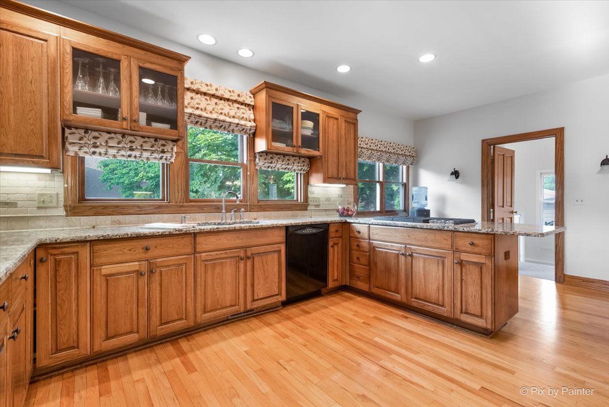 253 N Kenilworth Avenue, Glen Ellyn, IL 60137