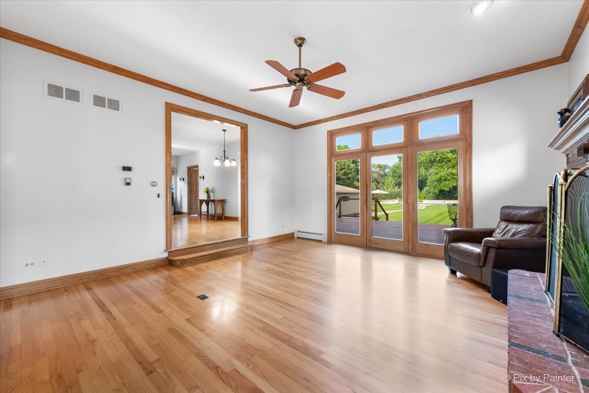 253 N Kenilworth Avenue, Glen Ellyn, IL 60137