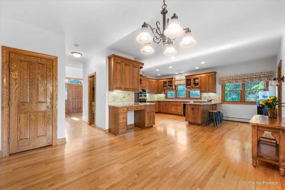 253 N Kenilworth Avenue, Glen Ellyn, IL 60137