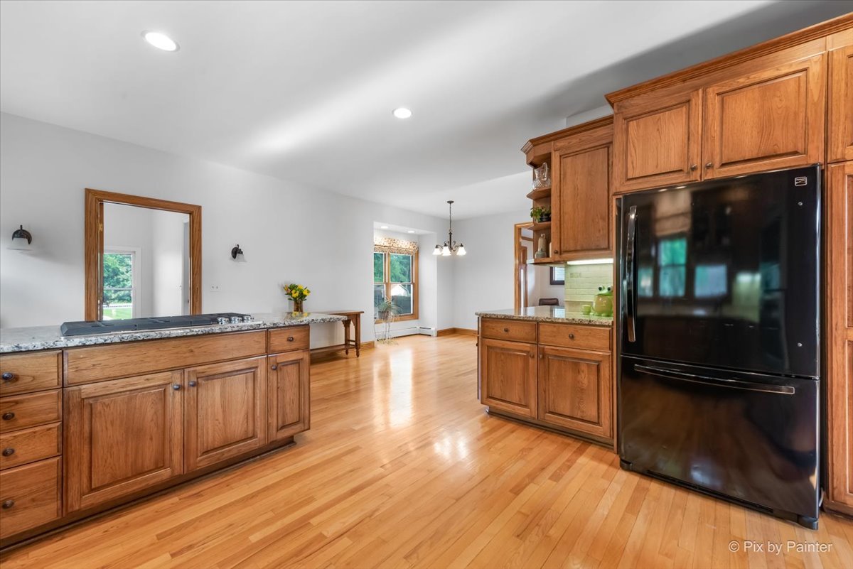 253 N Kenilworth Avenue, Glen Ellyn, IL 60137