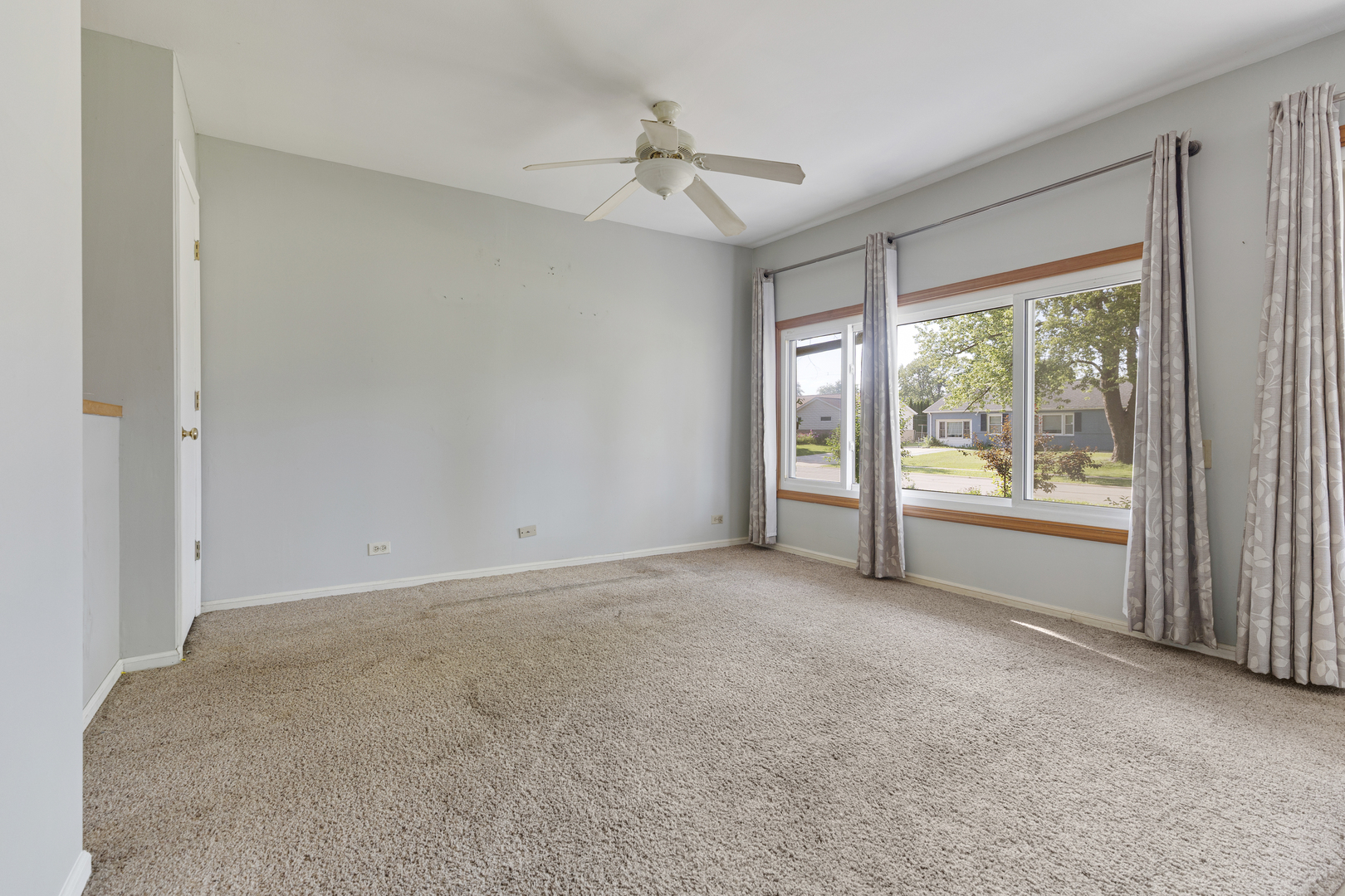 65 Des Plaines Lane, Hoffman Estates, IL 60169