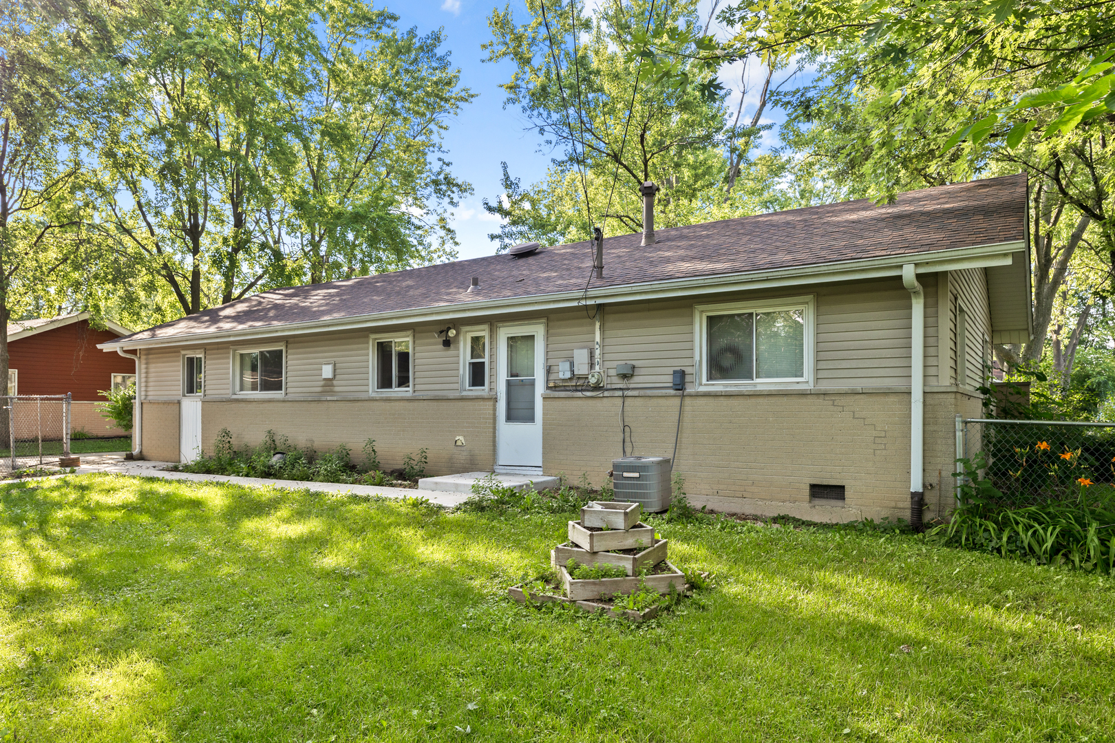 65 Des Plaines Lane, Hoffman Estates, IL 60169