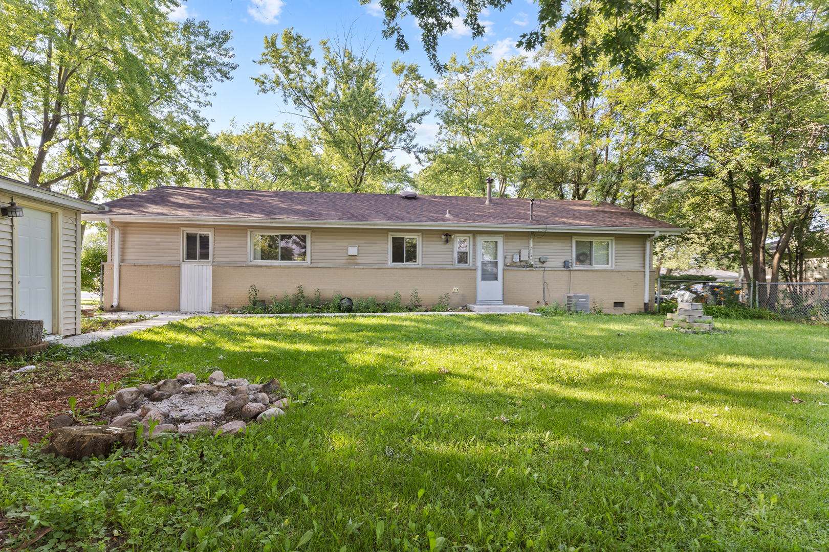 65 Des Plaines Lane, Hoffman Estates, IL 60169