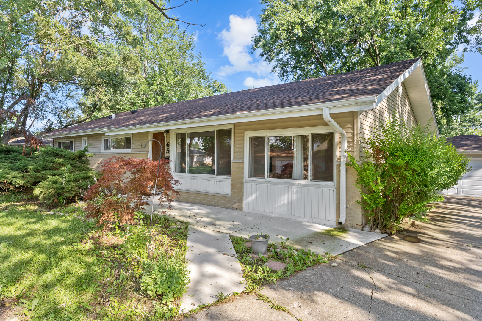 65 Des Plaines Lane, Hoffman Estates, IL 60169