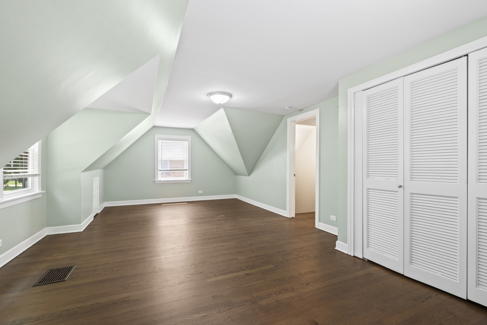7244 N Kilpatrick Avenue, Lincolnwood, IL 60712