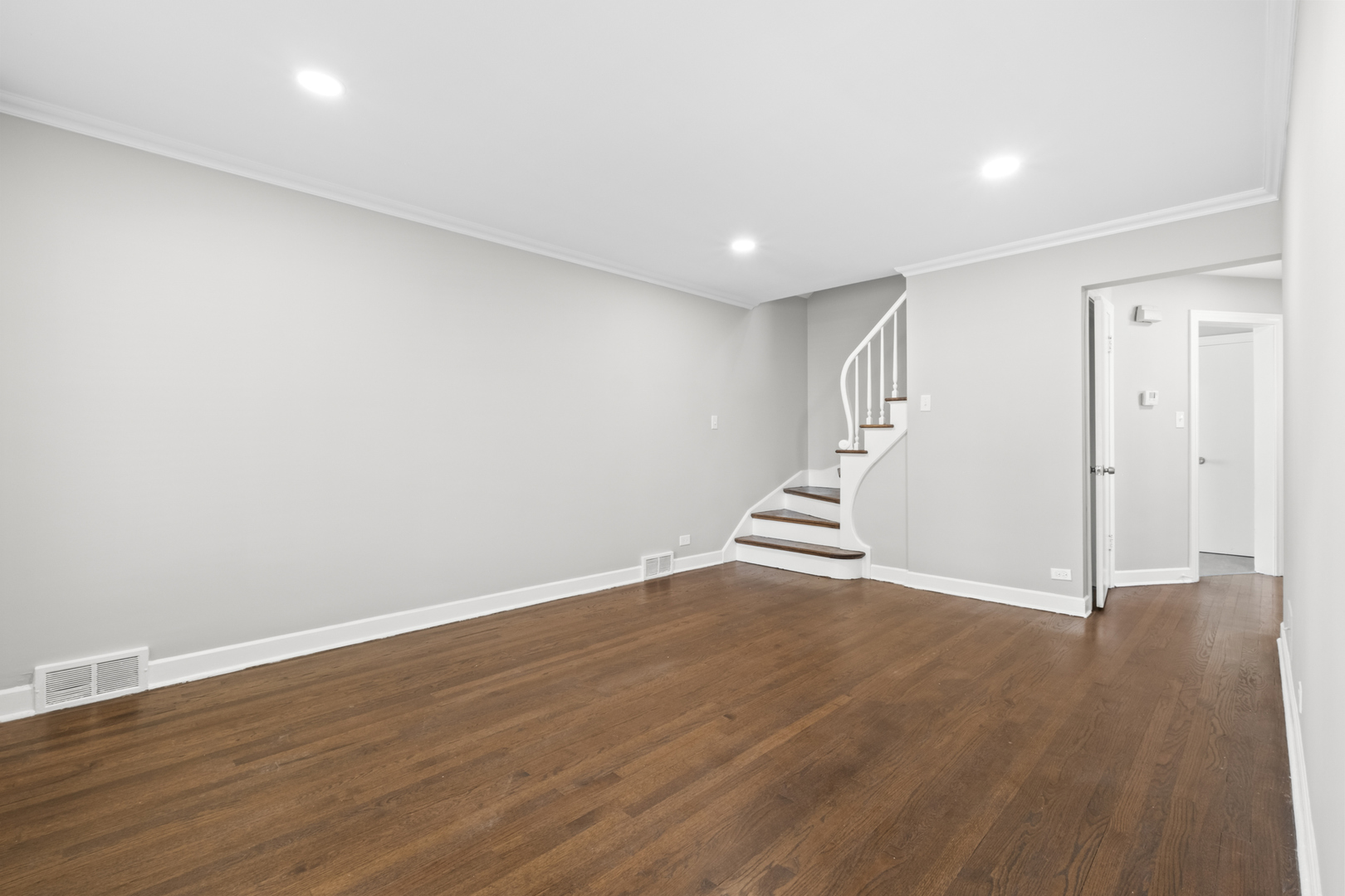 7244 N Kilpatrick Avenue, Lincolnwood, IL 60712