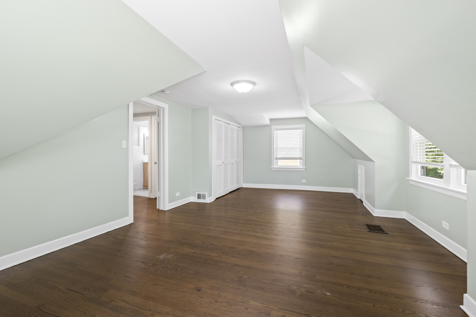 7244 N Kilpatrick Avenue, Lincolnwood, IL 60712