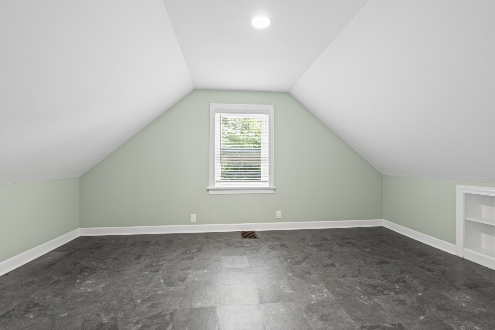 7244 N Kilpatrick Avenue, Lincolnwood, IL 60712