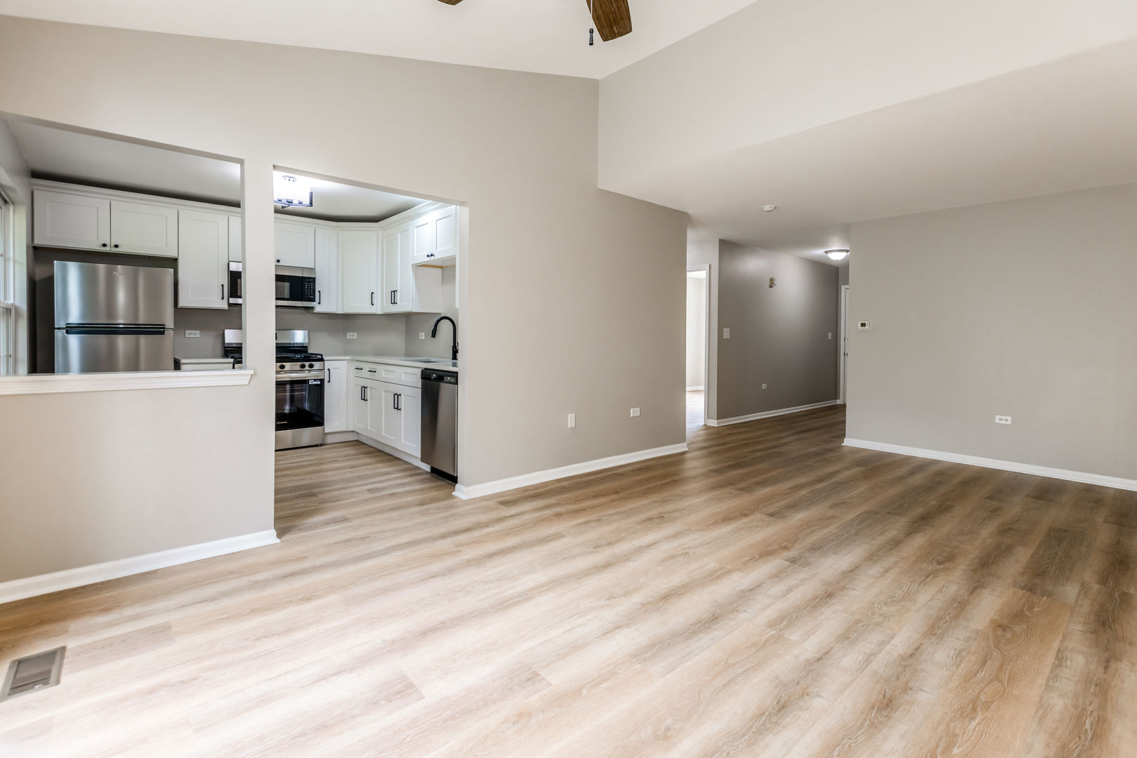 2819 Rutland Circle #102, Naperville, IL 60564