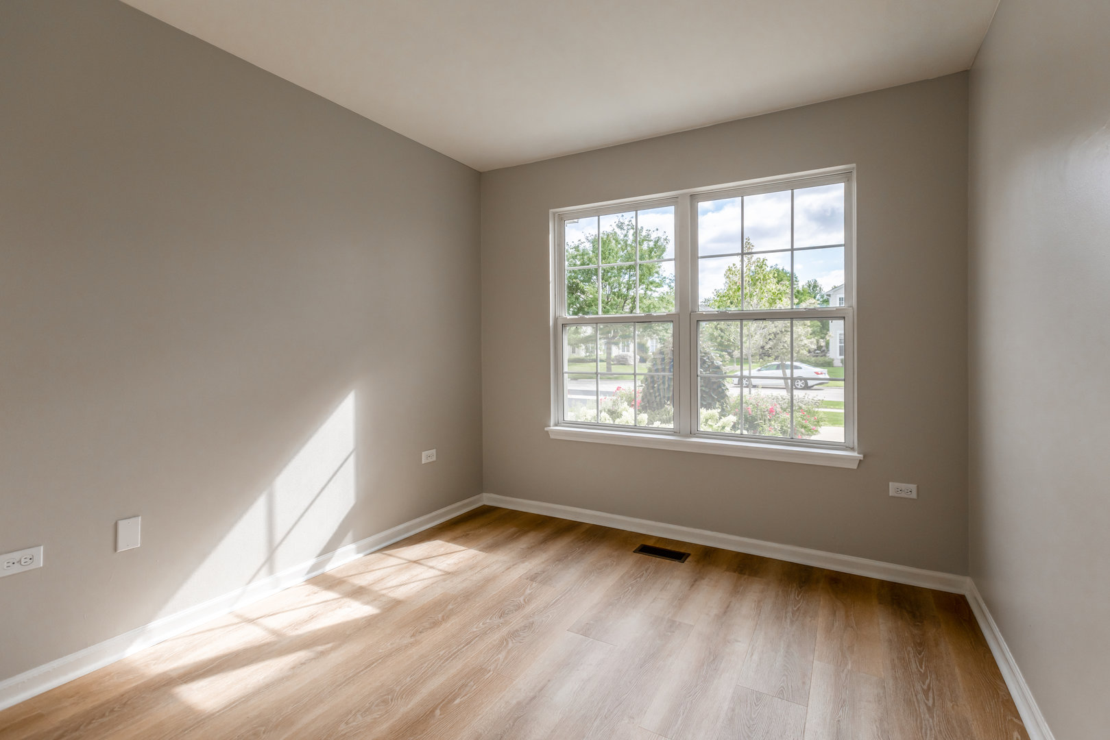 2819 Rutland Circle #102, Naperville, IL 60564