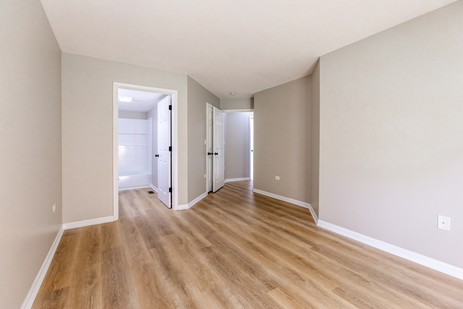2819 Rutland Circle #102, Naperville, IL 60564