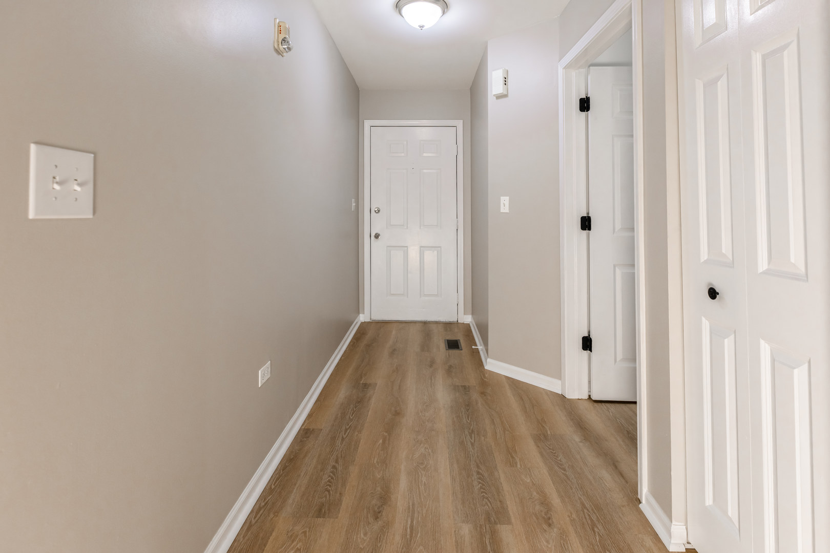 2819 Rutland Circle #102, Naperville, IL 60564